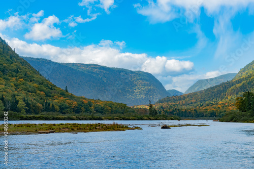 Beautiful fall color of Jacques-Cartier National Park © Kit Leong