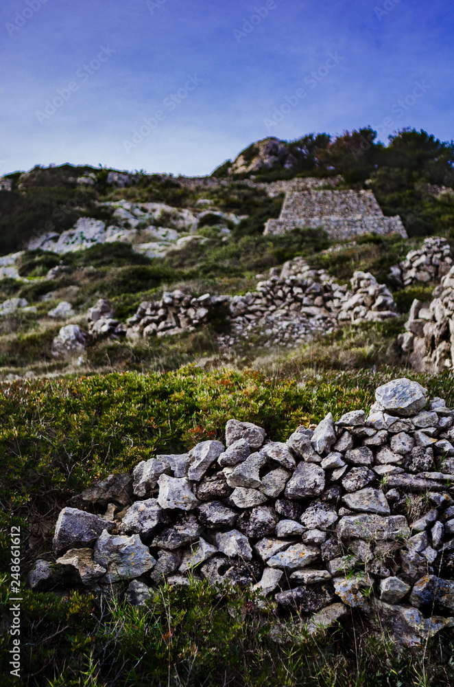 Fototapeta premium dry stone walls into the wild
