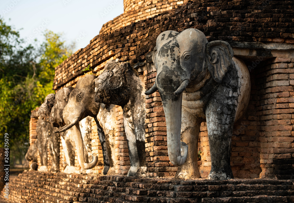 Fototapeta premium Wat Chang lom outside the old city in Sukhothai Thailand