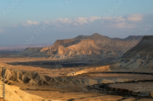 Tableau sur toile Scenic evening landscape in Negev desert, Israel