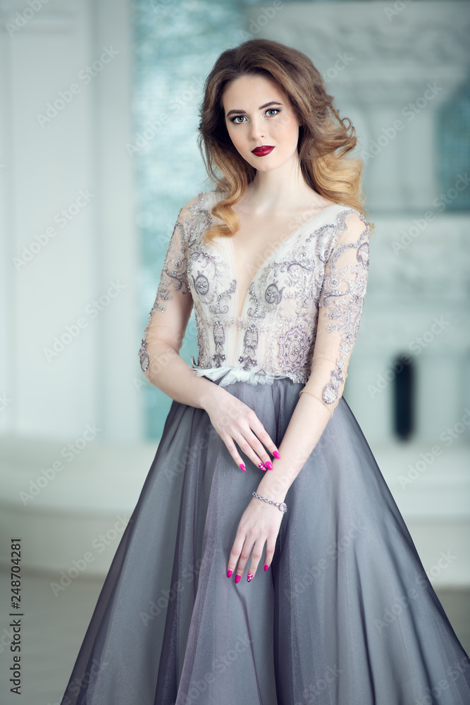 Naklejka premium gorgeous young lady