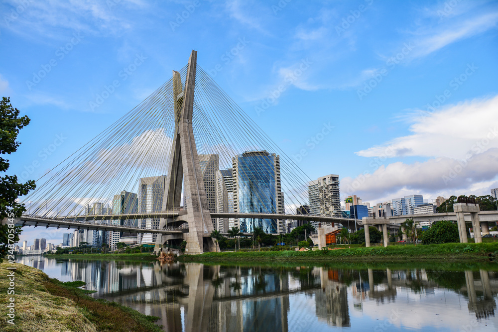 Ponte Octavio Frias de Oliveira (Ponte Estaiada) em Sao Paulo, Brasil