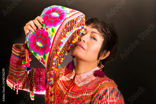 Portrait de Femme en habit Hmong