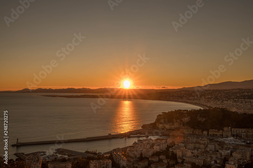 Coucher de soleil sur la baie des anges à Nice