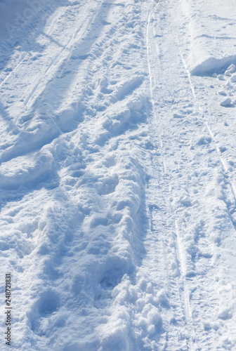 tire tracks on snow © donikz