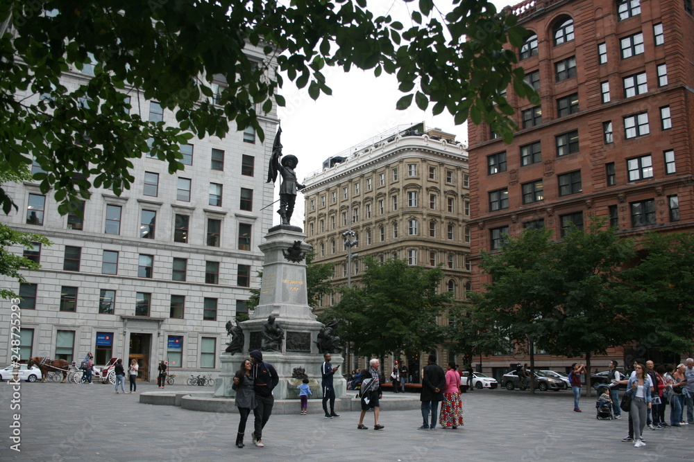 Naklejka premium central plaza - montreal