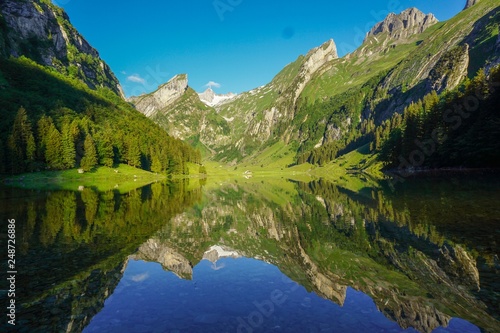 Fototapeta Naklejka Na Ścianę i Meble -  Beautiful view at Seealpsee in Swiss Alps.