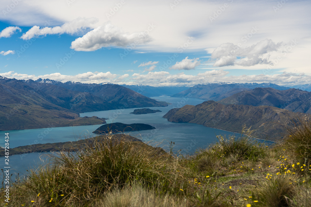 amazing view from Roys peak in wanaka New Zealand, great landscape in wanaka Roys peak, landscape photography in New Zealand, New Zealand landmarks, place to go in wanaka