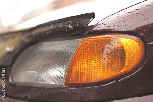 a lantern that signals a turn in the car