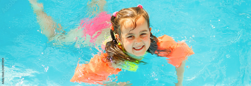 The little girl in the water park swimming underwater and smiling Stock ...