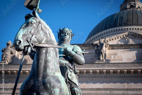 Otto von Wittelsbach Statue