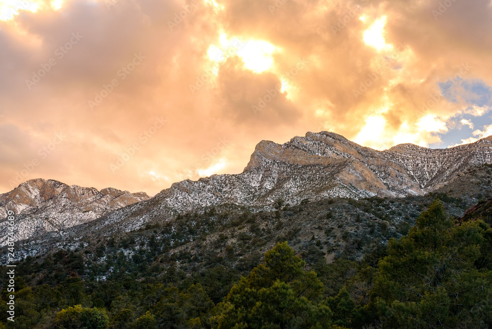 Naklejka premium Sunset at Red Rock Canyon National Conservation Area
