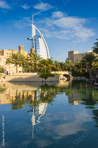 Fotografie, Obraz View of the hotel Burj Al Arab from Souk Madinat Jumeirah
