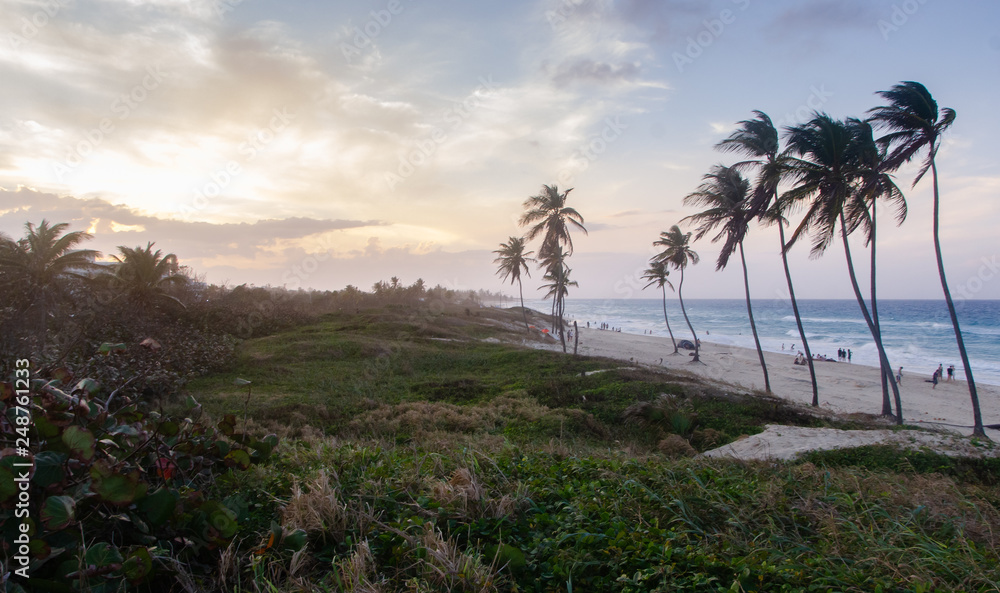 Obraz premium Twilight at Santa Maria del Mar Beach, Havana, Cuba