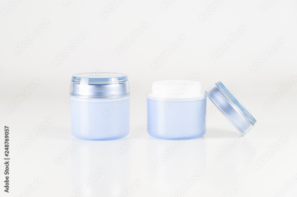 Cosmetic containers Cosmetic containers