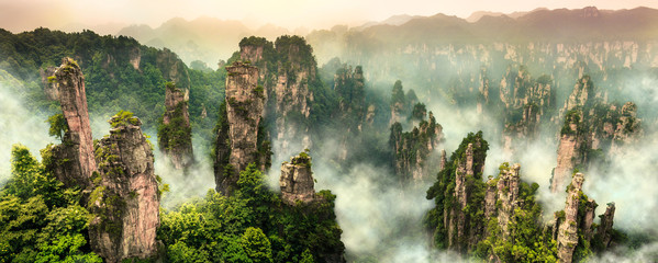 Papier peint photo Pantone 2025 Mocha Mousse Zhangjiajie Wulingyuan  © TAW4