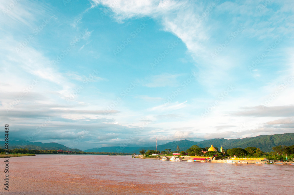 Fototapeta premium red river and blue sky