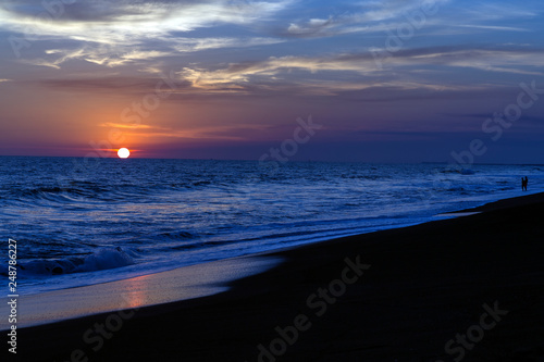 Anochecer en playa Monterico  Guatemala