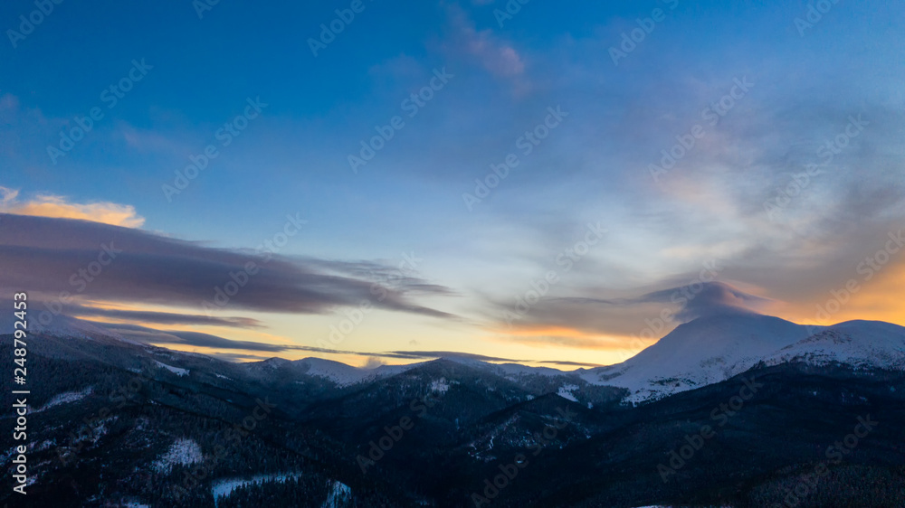 Obraz premium Beautiful winter sunrise in the mountains, shot from the air.