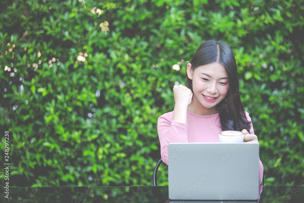 Women are selling products through social media using online notebooks at coffee shops. Women are selling products through social media using online notebooks at coffee shops.