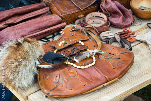 Torba i inne akcesoria średniowieczne