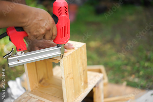 Obraz na plátně Asian carpenter are shooting Air Nailer