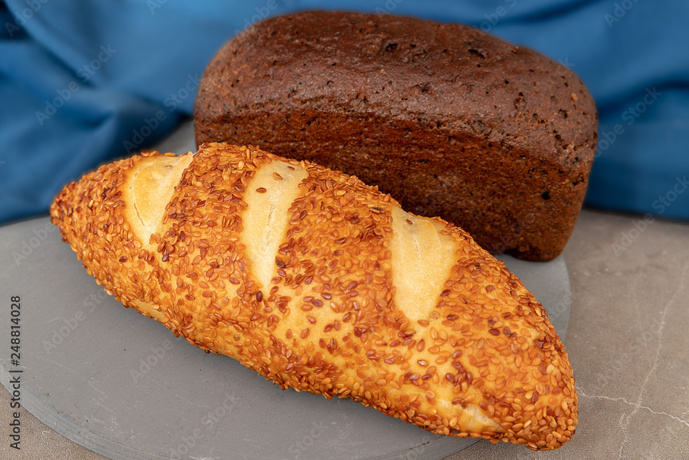 Fototapeta premium white and black bread