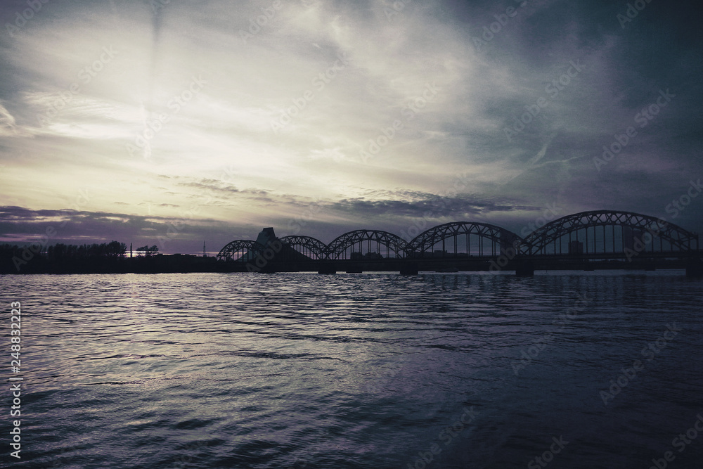 Naklejka premium Dawn is big city