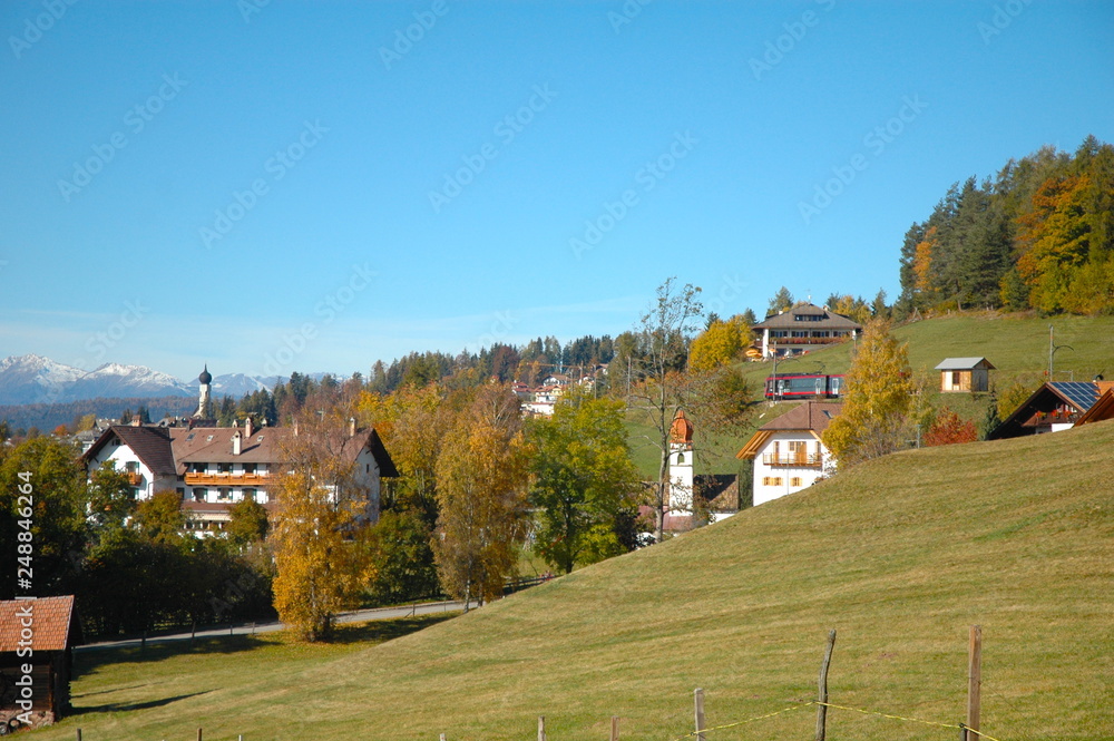 Case tipiche alto tesine, Collalbo, Altipiano del Renon, Alto Adige, Italia