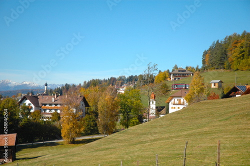 Case tipiche alto tesine, Collalbo, Altipiano del Renon, Alto Adige, Italia
