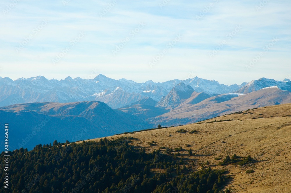 Vista delle Dolomiti e altipiano del Renon, Alto Adige, Italia