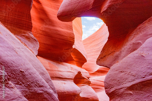 Antelope Canyon to kanion szczelinowy w południowo-zachodniej części Ameryki.