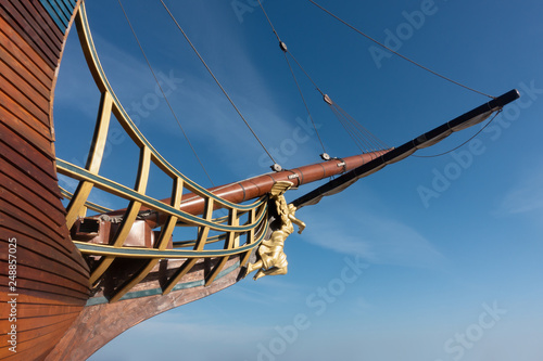 Obraz na plátně Sailing ship bow and figurehead