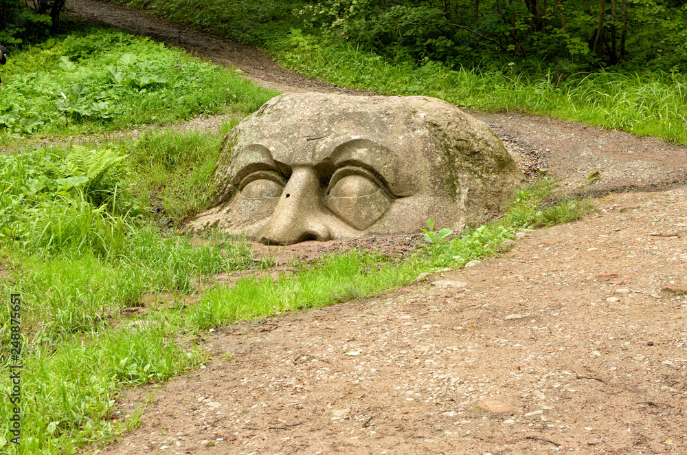 Obraz premium Stone head of unknown origin.