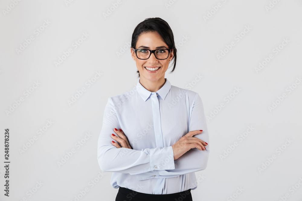 © Drobot Dean - Photo of pretty businesslike woman wearing eyeglasses standing in the office, isolated over white background © Drobot Dean - Photo of pretty businesslike woman wearing eyeglasses standing in the office, isolated over white background