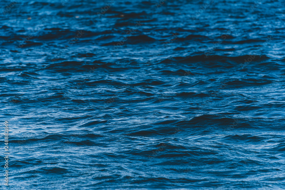 Obraz premium Gentle wave pattern with bright reflections