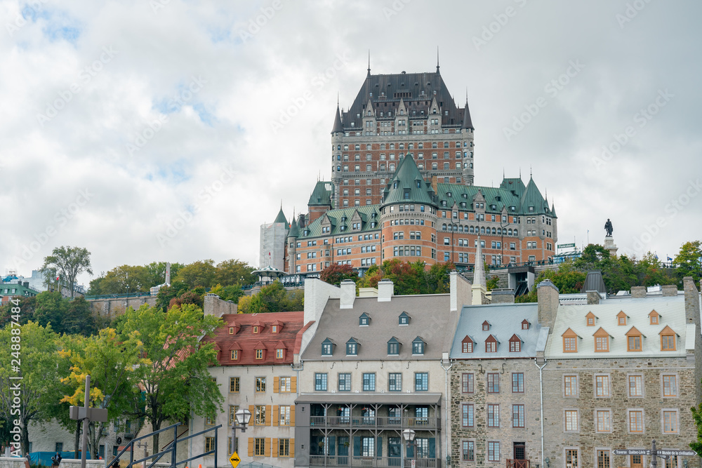 Fototapeta premium Widok zewnętrzny słynnego Fairmont Le Château Frontenac