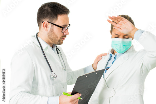 Young doctors analyzing dia...