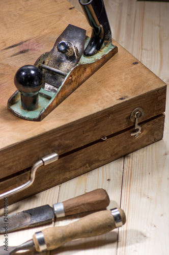 The tool box with a plane tree and statustime