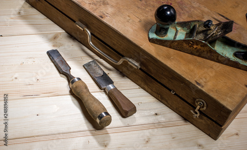 The tool box with a plane tree and statustime