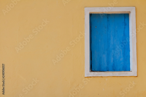 Detalha de janela de casa colonial no município de Guarani, estado de Minas Gerais, Brasil © Ronaldo Almeida