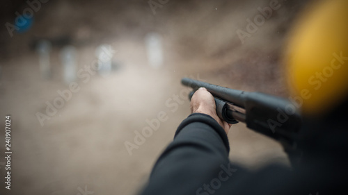 Fotografie Combat shotgun shooting training