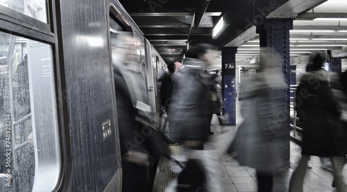 Fotografija New York City Commuters Riding the Subway Taking Train to Work Busy City Lifesty