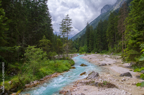 Fluss ( Partnach ) in den Alpen Süddeutschlands