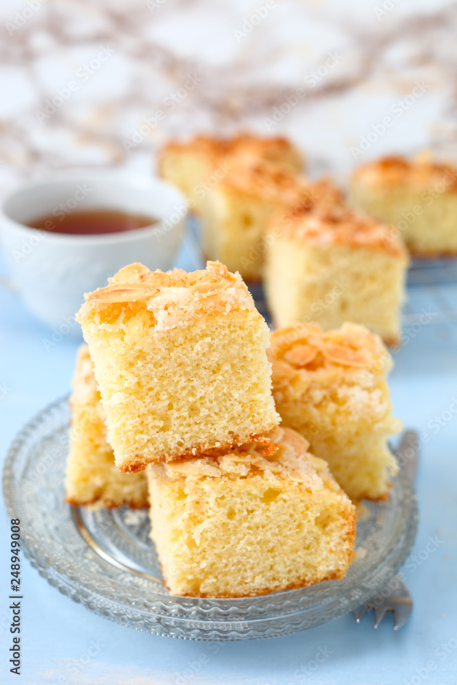 Butterkuchen mit Mandelblättchen Butterkuchen mit Mandelblättchen