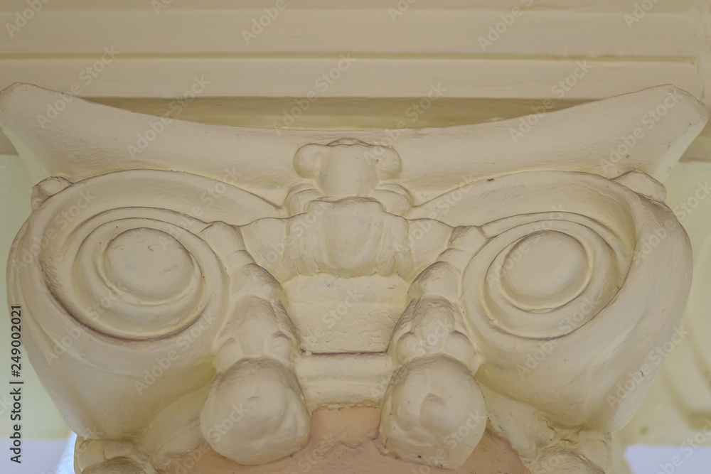 Naklejka premium Beautiful architectural detail of vintage Greek-Roman styles columns pattern.