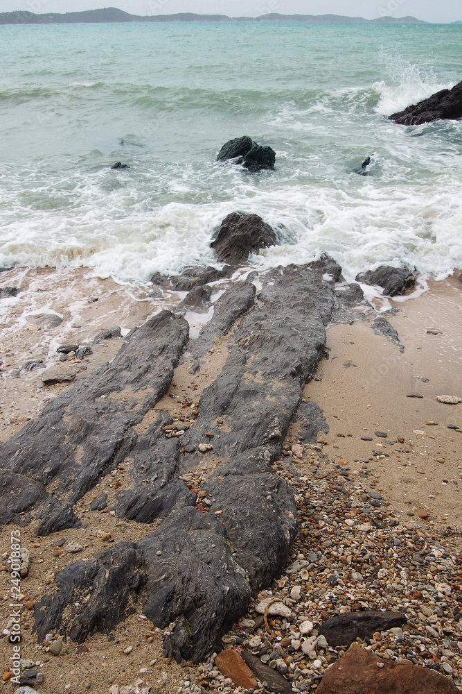 Landscapes, beautiful stones lined along the seashore And white wave bubbles And the green sea Landscapes, beautiful stones lined along the seashore And white wave bubbles And the green sea