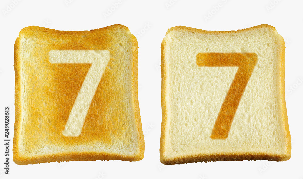 Φωτογραφία トーストに白い数字の7と白いパンに数字の7の焼き目が入った2枚のパン