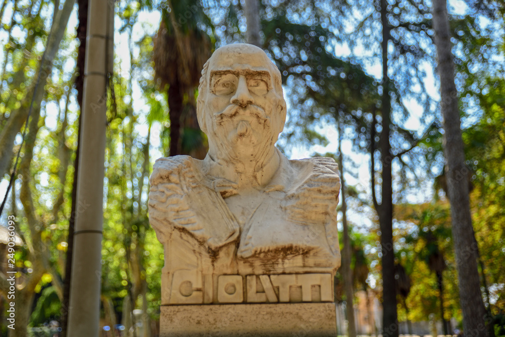 Giolitti Italian politician, sculptural representation
