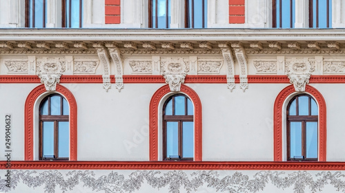 Foto Detail of the renovated facade of Transylvania Hotel, Oradea, Romania